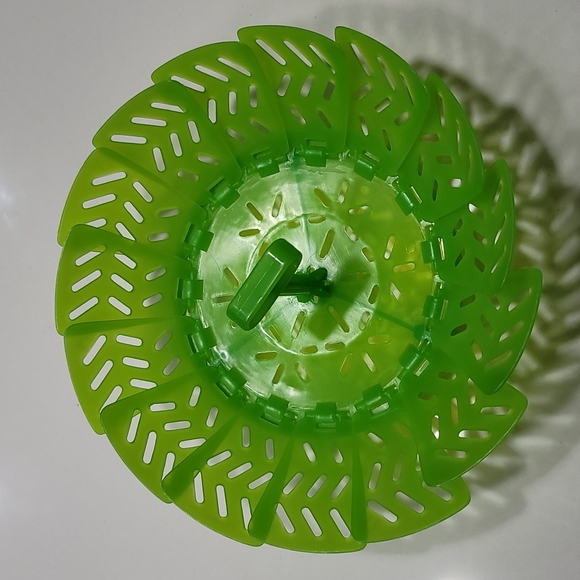 Starfrit Vegetable Steamer With Silicone Feet - Picture 2 of 5